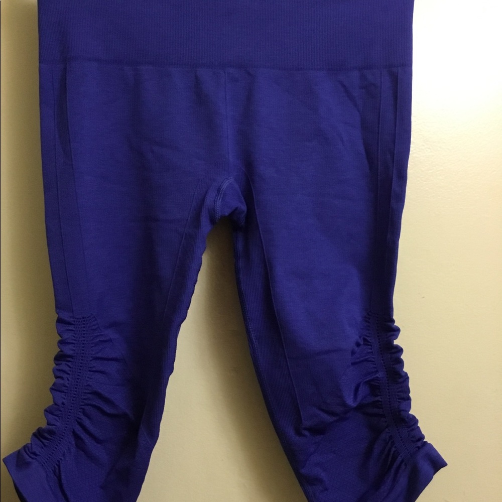 Lululemon Ruched Cropped Pants - Picture 5 of 6